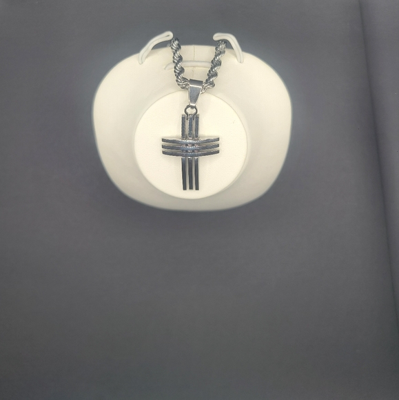 New 24" 4mm heavy stainless steel rope chain with stainless triple bar cross. - Picture 2 of 4